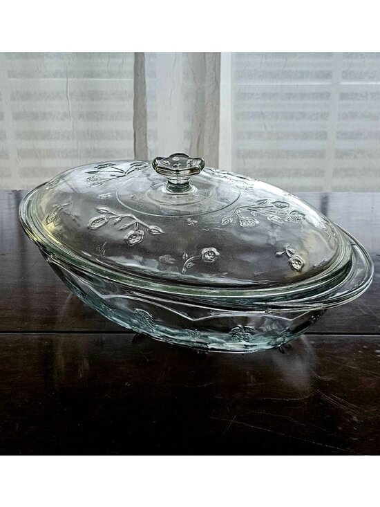 Anchor Hocking Other - Anchor Hocking Savannah Covered Casserole Dish 2qt glass raised relief floral